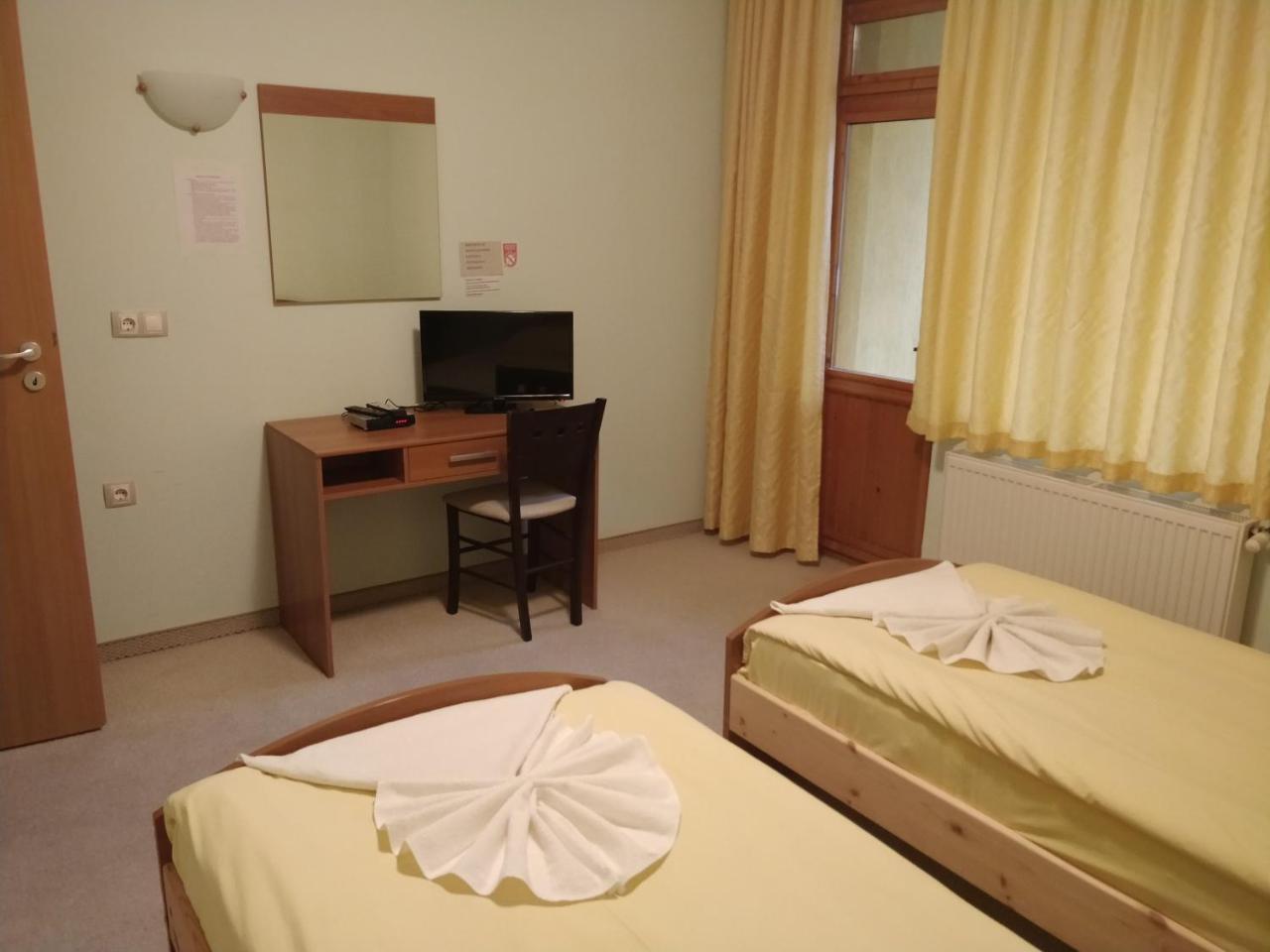 Hotel Restaurant Popini Laki ヤゴディナ エクステリア 写真